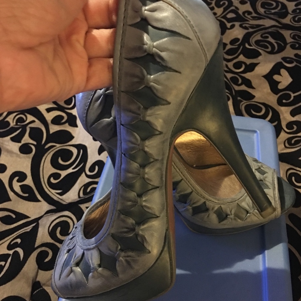 BCBG Leather denim colored Platform Peep-toe heels